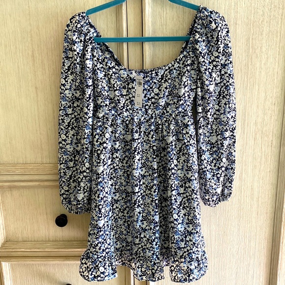 Abercrombie & Fitch Dresses & Skirts - This very pretty floral dress, bought thinking I was going to wear to a wedding.